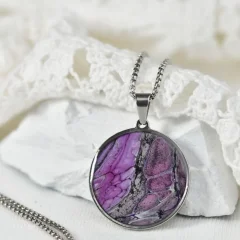 Fialový náhrdelník, litý akryl, velké kolo